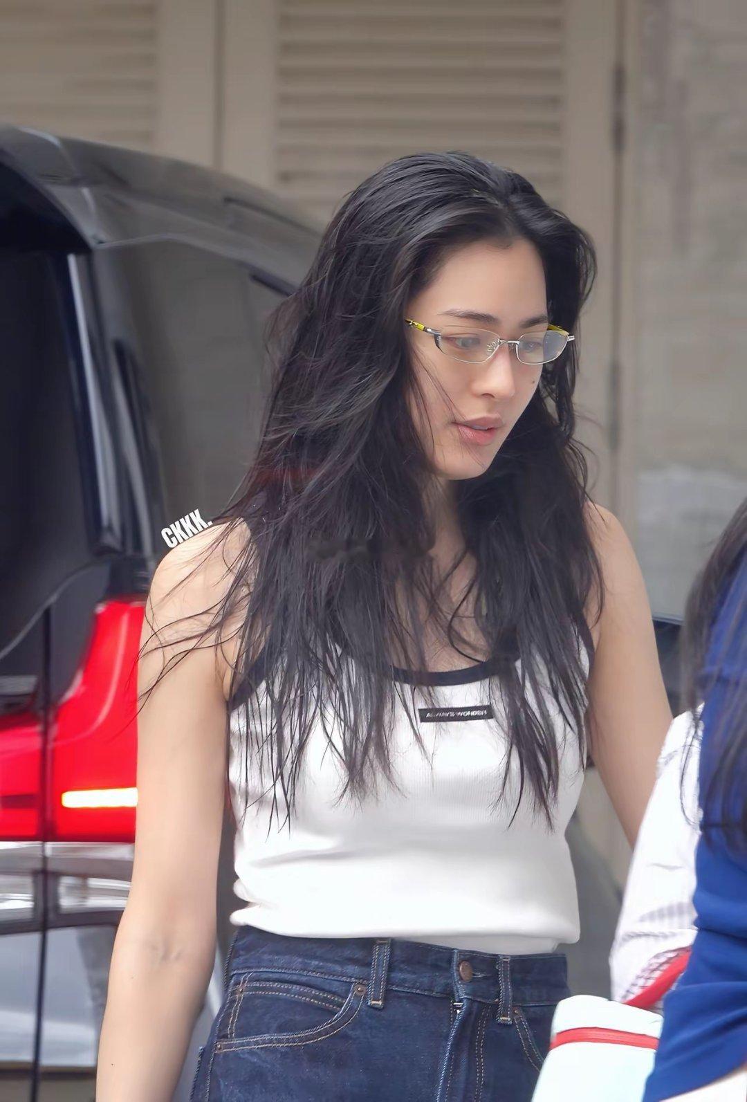 素颜是俊妆后是妈妈好俊美