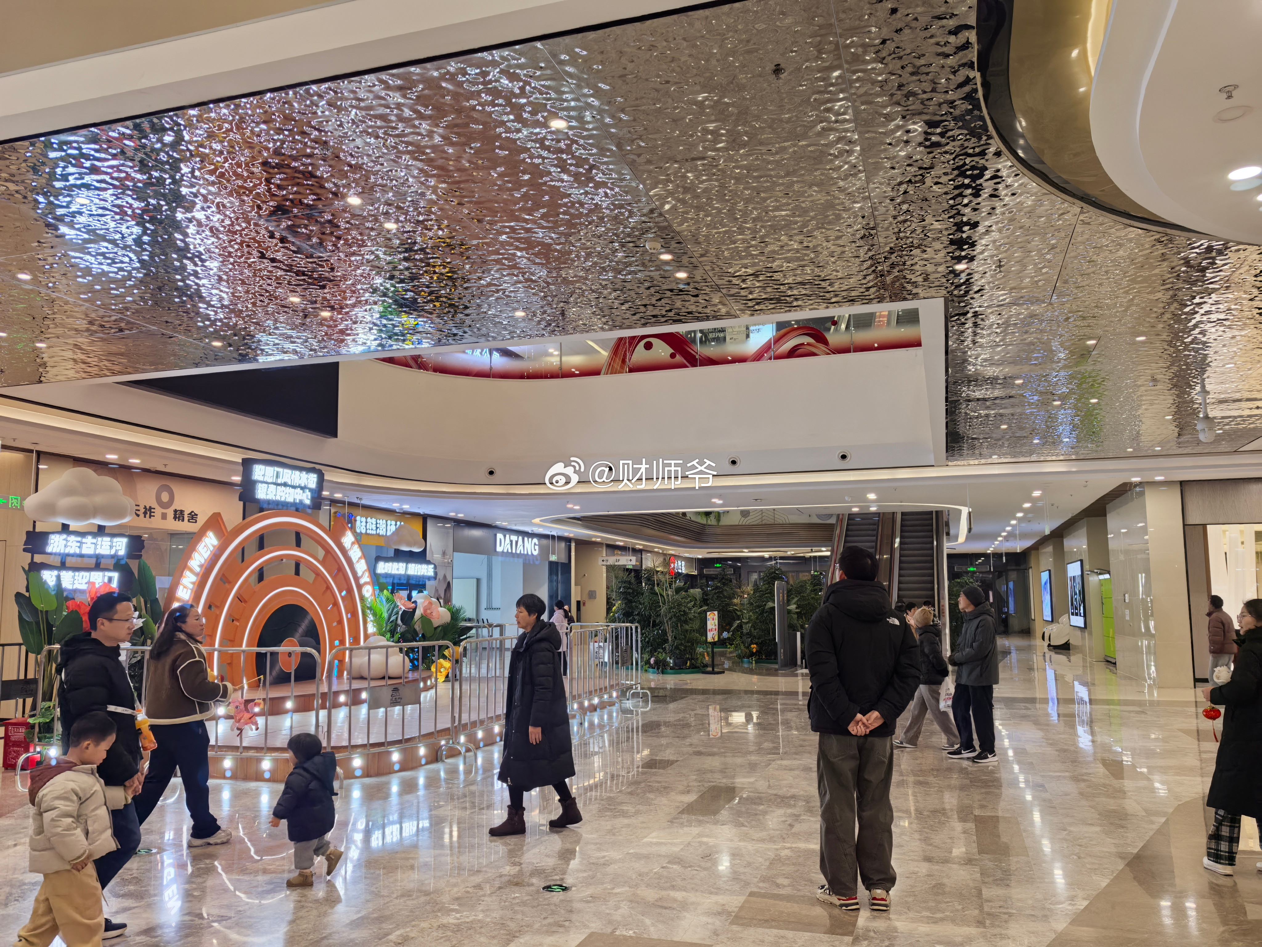 迎恩天地【银泰购物中心】，好久没这么热闹了绍兴·迎恩门风情水街