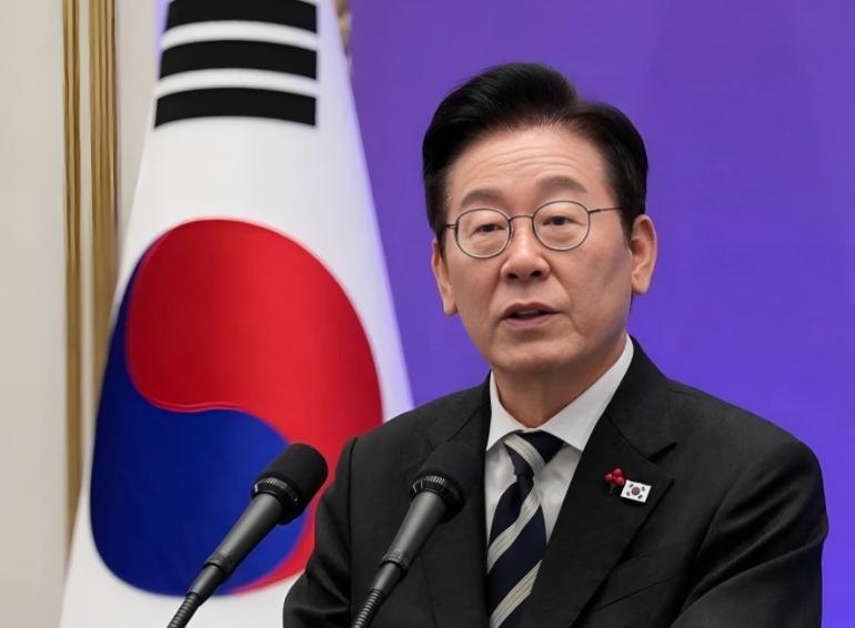 搬起石头砸自己脚！韩国拼命想摆脱对中国供应链的依赖，联合越南大手笔砸下上千亿美元