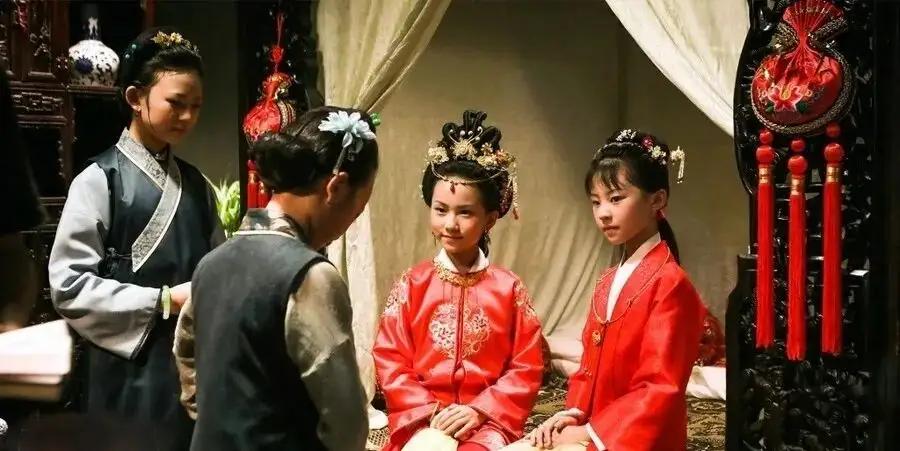 王熙凤临终舍近求远，为何把巧姐托付乡下刘姥姥？贾府从烈火烹油到抄家败落，