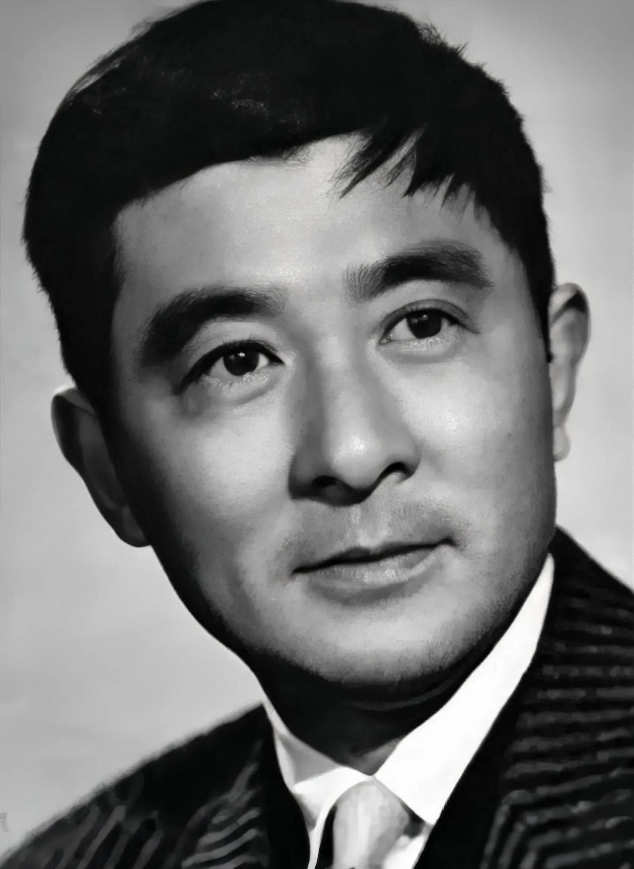 1945年，被关押6年的赵丹出狱，当他飞奔去见朝思暮想的妻子时，却发现她挺着大孕