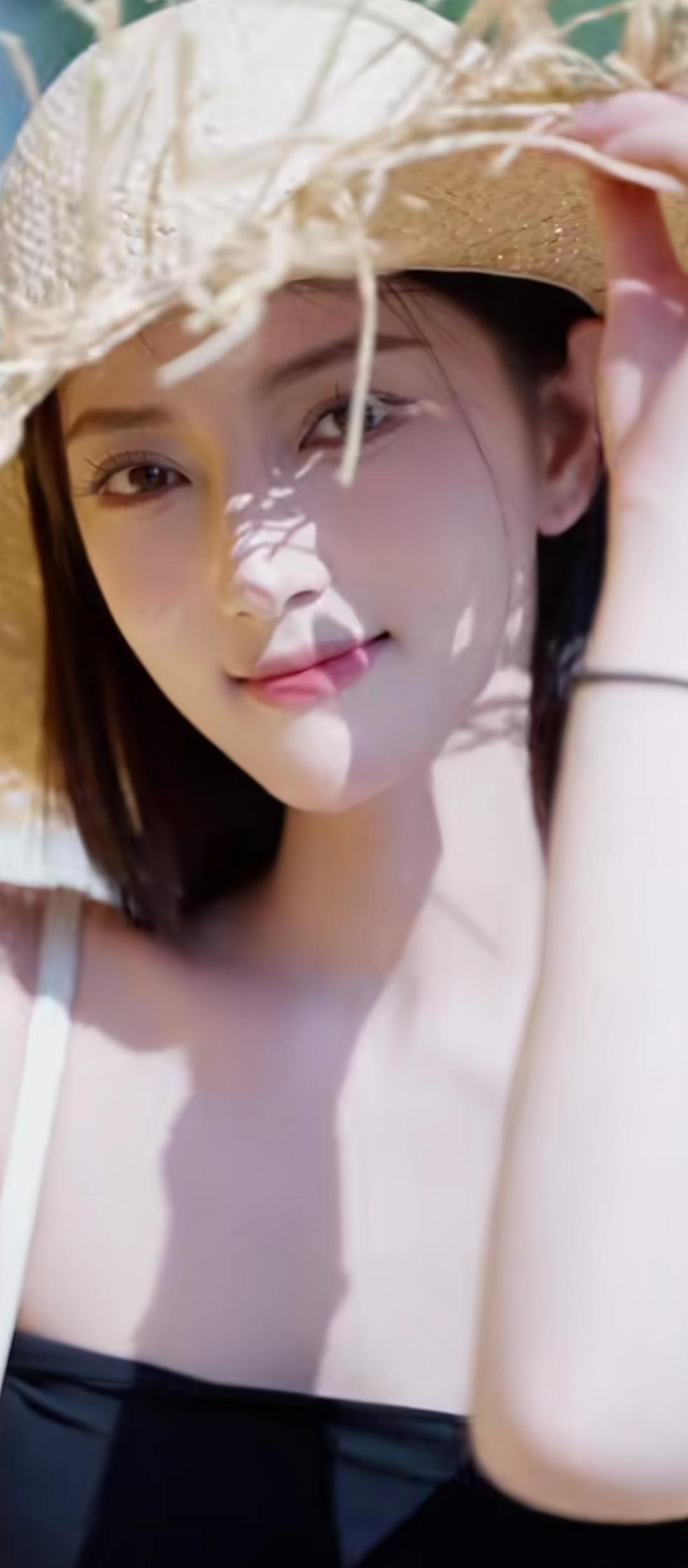 阳光明媚，美女微笑。