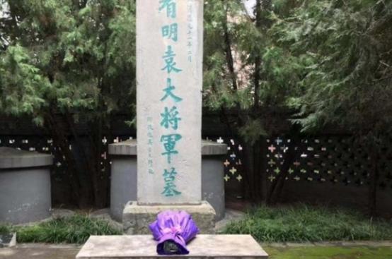1630年，46岁袁崇焕被凌迟处死，挨了3543刀，直到皮肉已尽头，袁崇焕依旧哀