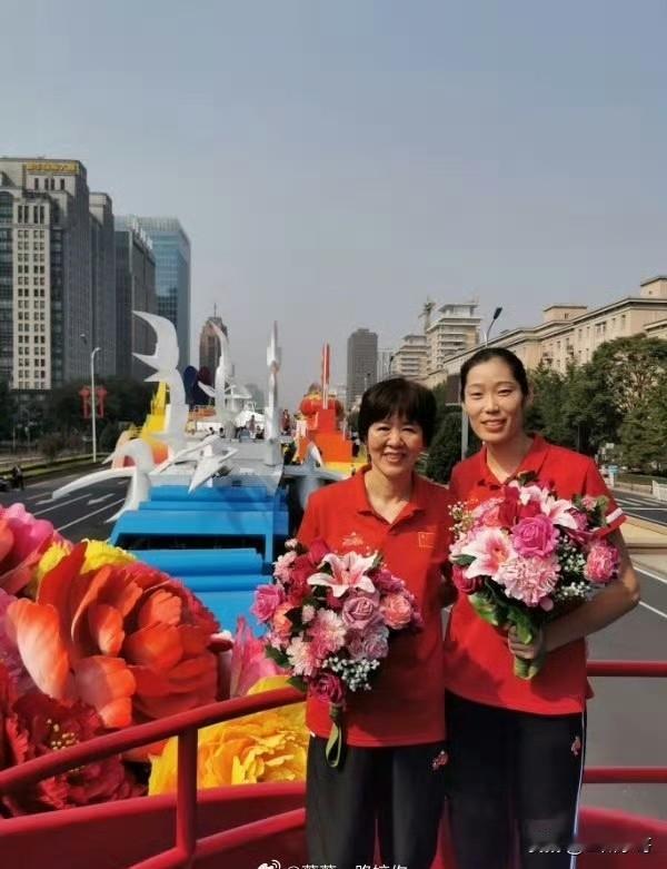 【恭喜您，我的师傅。爱您，永远为您骄傲！】朱婷远在意大利的明星主攻朱婷在获知