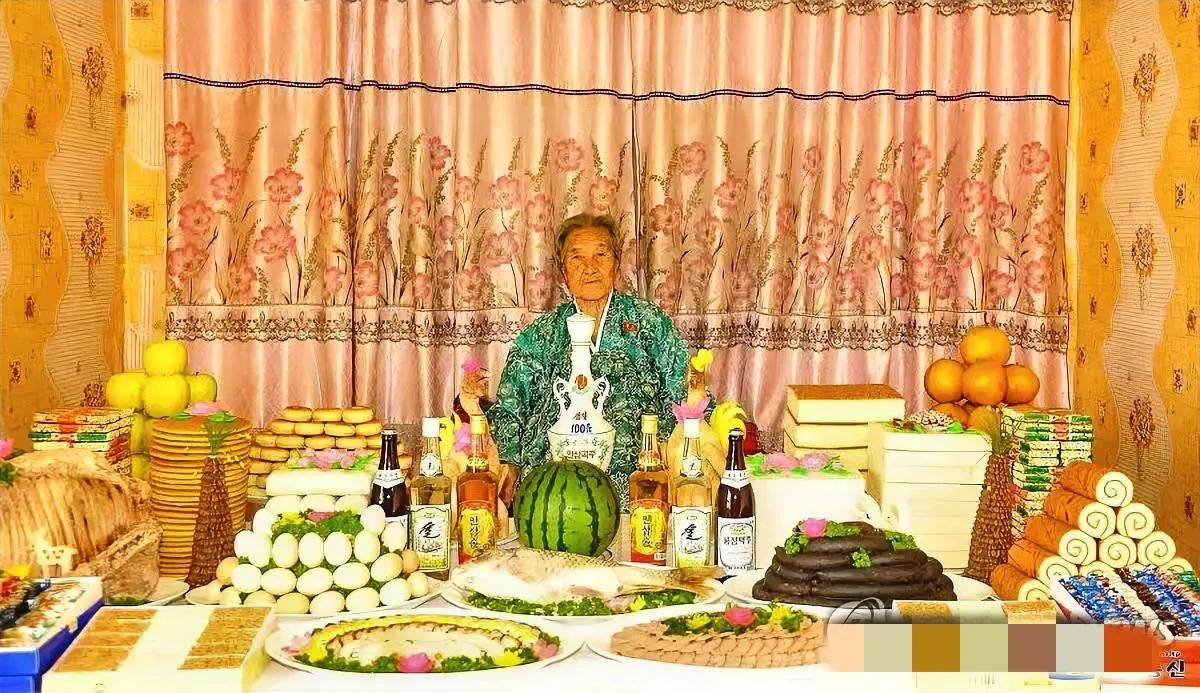 金元帅向百岁老人送寿宴全家流泪发誓誓死报答恩情：据朝鲜《劳动新闻》报道，朝