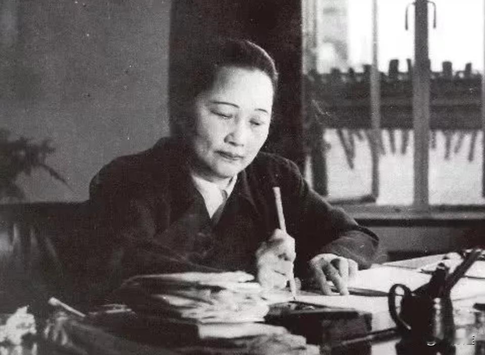 新中国被称为先生的十位伟大女性，巾帼不让须眉宋庆龄先生（1893—1981）
