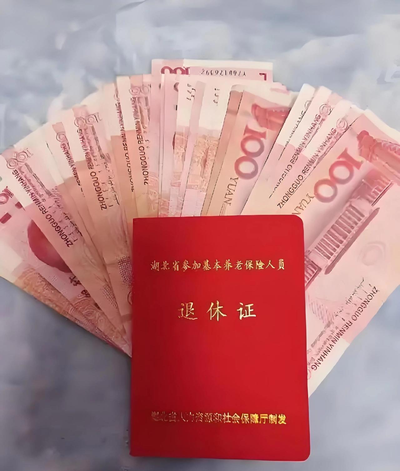 我妈年初退休了，退休前，她每个月到手7800，结果退休后，她每个月只能拿到420