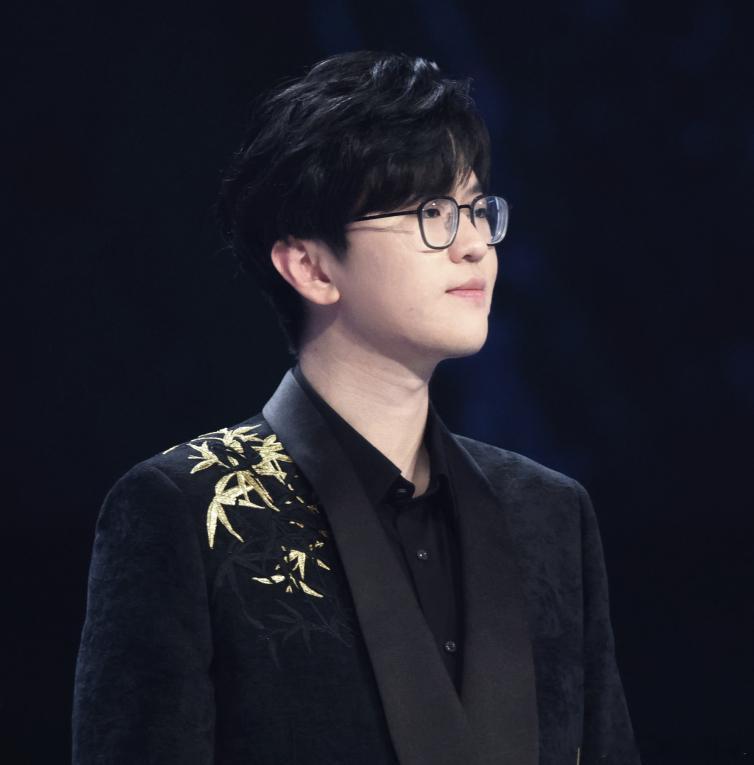 Jiejie粉丝不用担心，今晚就算WBG没谈下来，LNG也会接他的，LNG聊了J