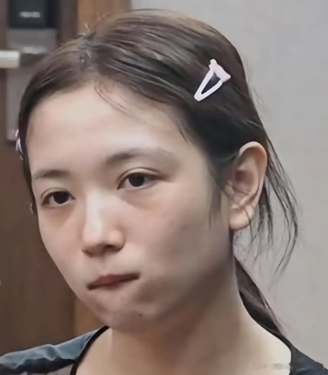 代露娃上个节目面相都变了，又出逆天言论生活中都很少有情商这么低的人了​​​