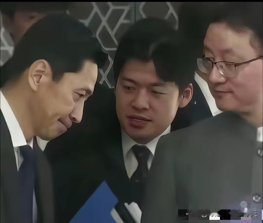 谁真信了倭人的所谓，解释，谁就输了！看倭使金井正彰与我方外交官见面时的照片，其看