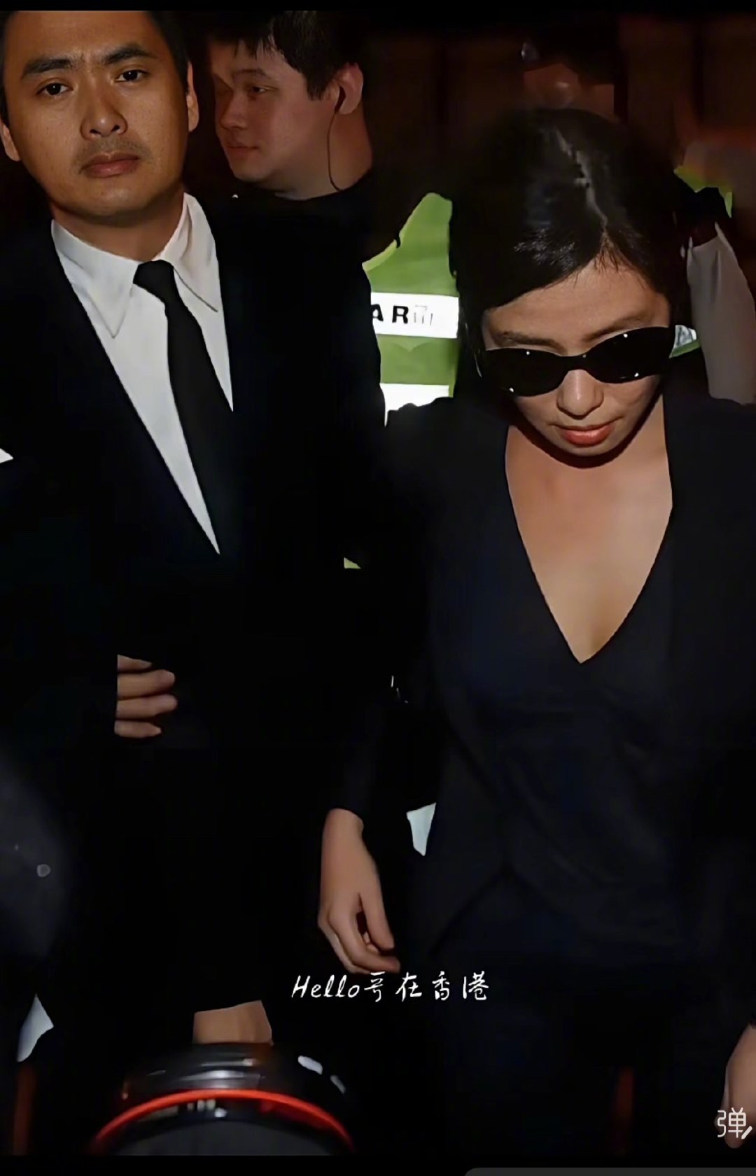 张国荣世纪葬礼上的明星们：周润发梅艳芳林青霞狄龙梁朝伟刘嘉玲张家辉谢霆锋，哥哥在