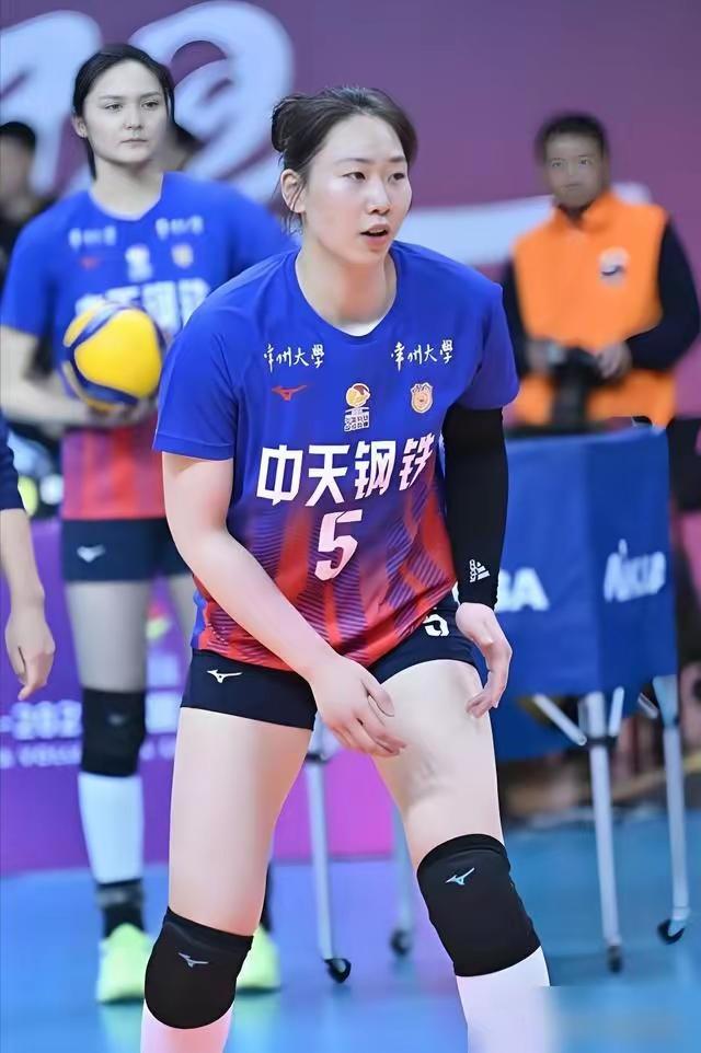 你问我中国女排的出路在哪里，我却把目光指向大海之外，或许，你朝着我手指的方向就可