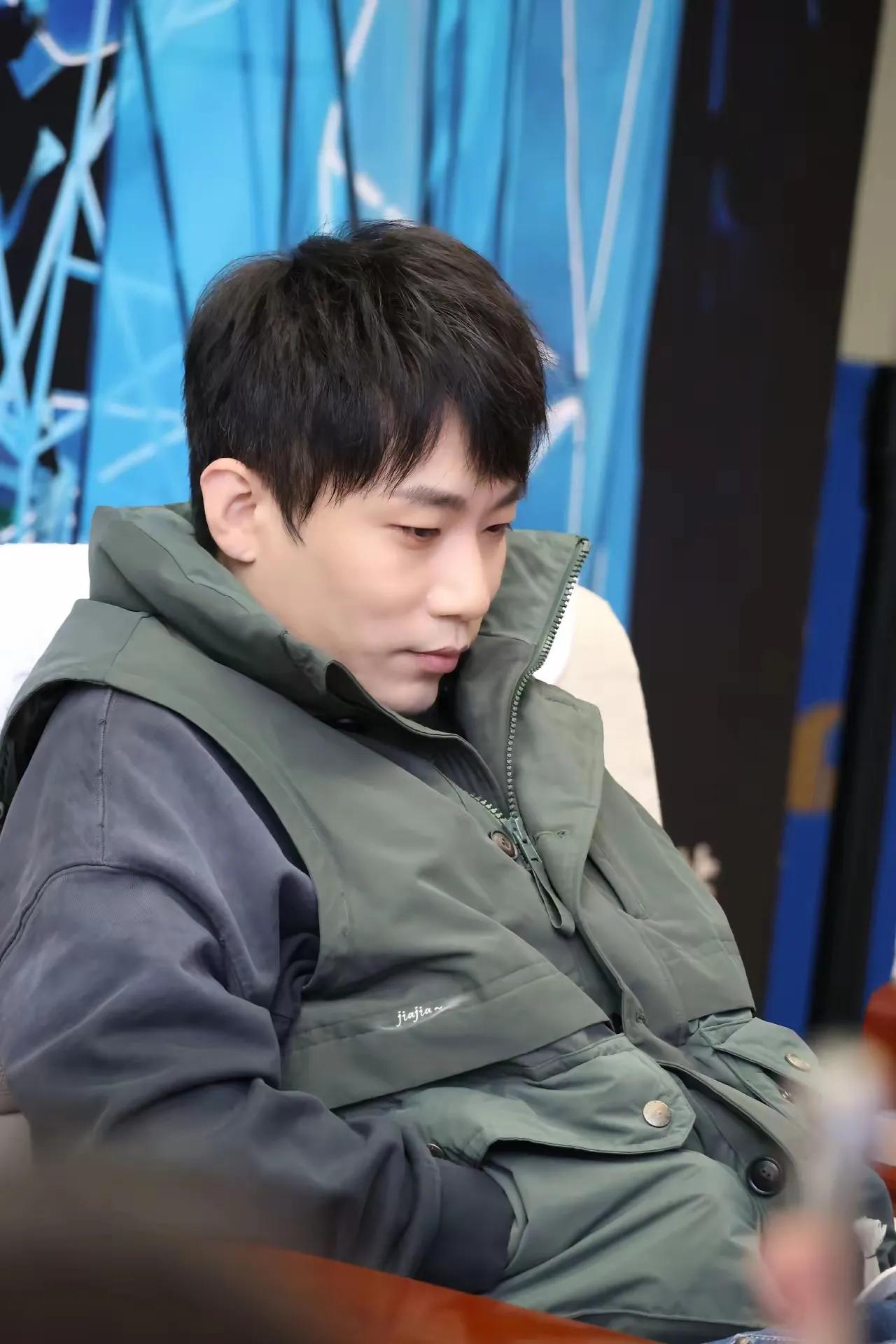 相声的好搭档，现在都成了话剧的主演。何九华的《门第》和秦霄贤的《卿卿误我》先后
