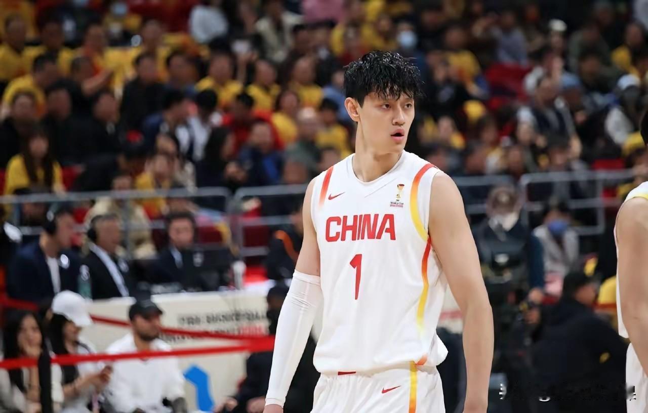 中国男篮两战全败韩国男篮，这四位球员身价严重暴跌:1.朱俊龙26岁