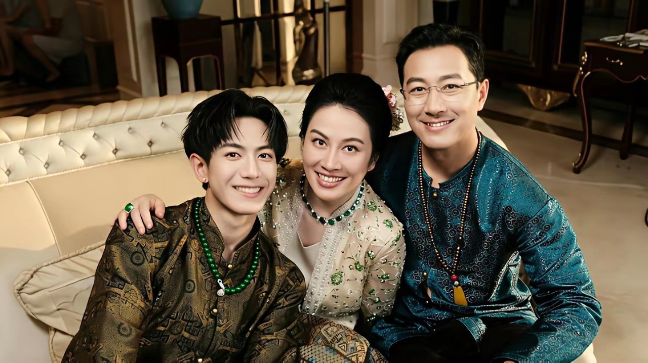 影后叶璇演短剧，8天拍80集，被全网骂掉价。她把一摞剧本摔在桌上，对导演说：“9