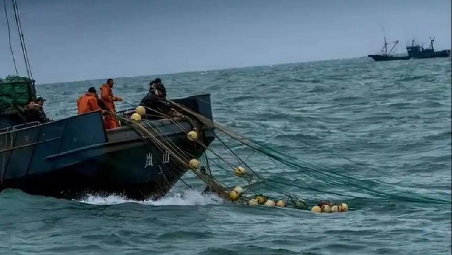 色厉内荏！日本扛不住中方反制，私下急喊停渔民挑衅1月27日，路透社报道:“自