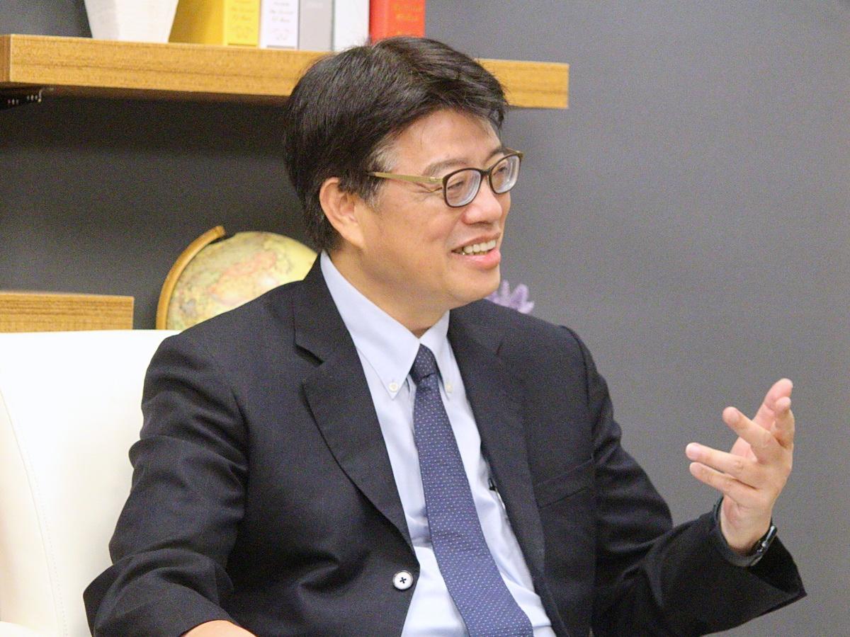 台陆委会不干正事，现在成了专职造谣机构。据台媒报道，台陆委会周一即将递交给民意机