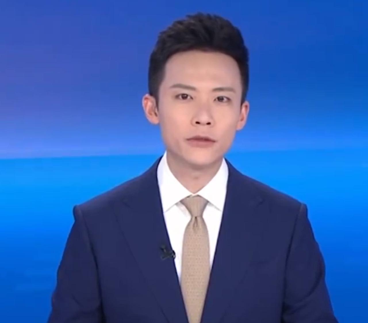 别猜了，福建舰不是入役，而是进行“科研试验和训练任务”。估计一部分网友，看到
