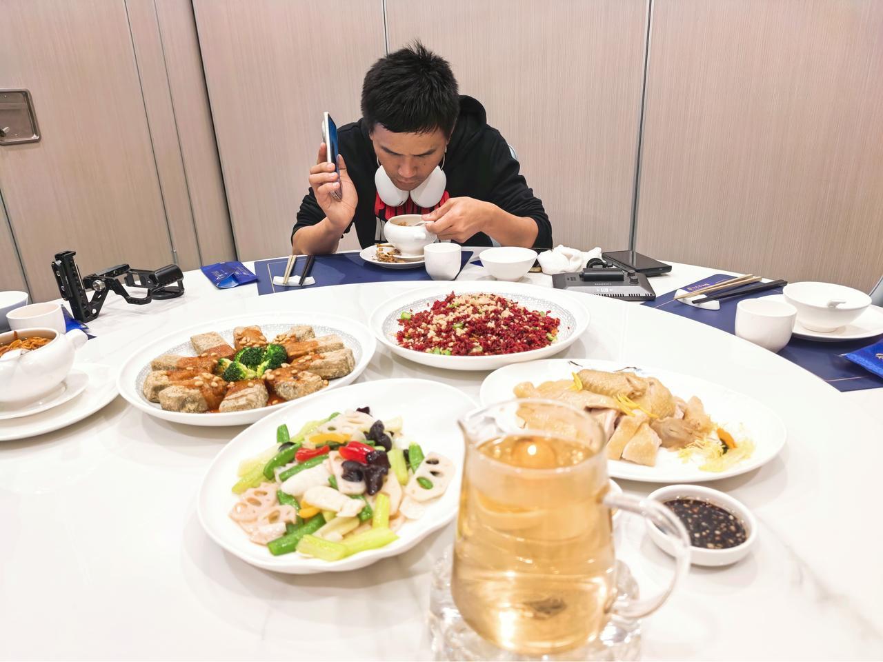 吃过一次西贝，再也没去了，是不是预制菜倒是不清楚，反正不爱吃那玩意儿，广东美食太