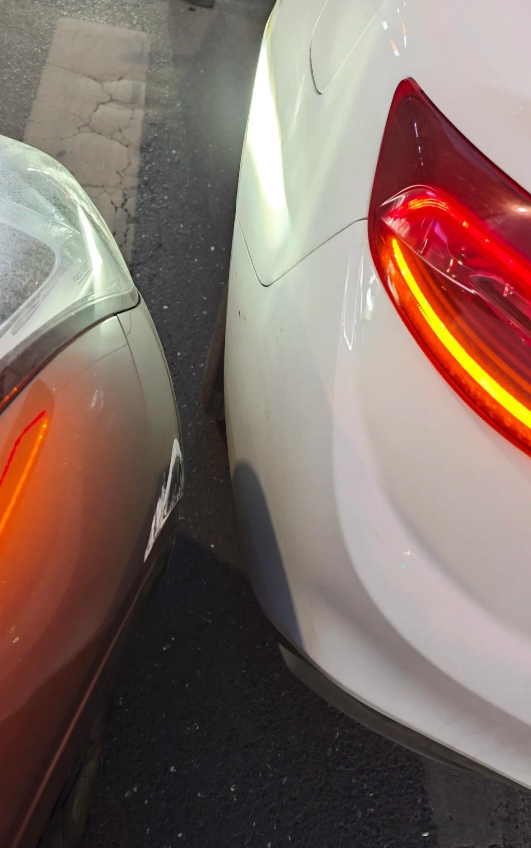 被网约车碰瓷一定不要害怕，硬怼！昨天正常行驶在路上，左转时车很多，我虽然