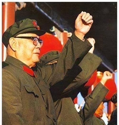 1970年孔从洲去湘潭出差，在招待所偶然看到被下放的叶剑英独自一人在角落默默吃饭