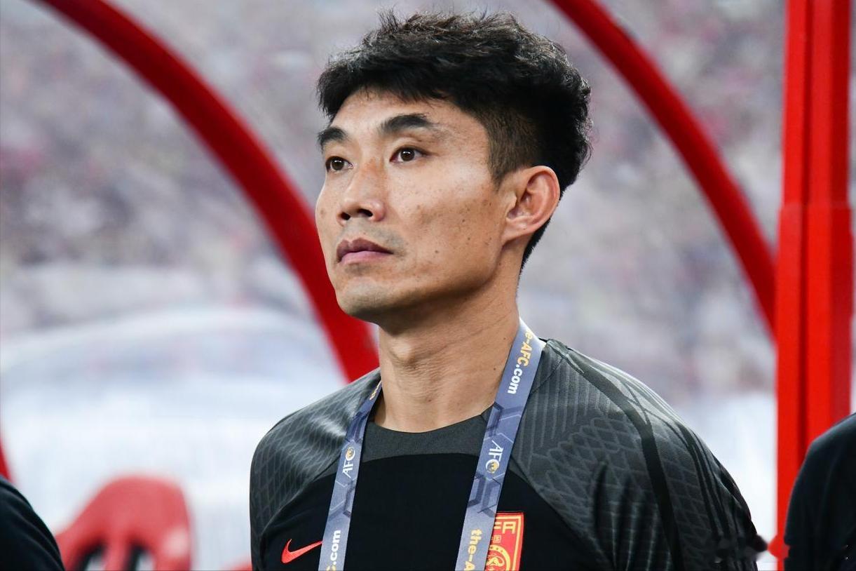 郑智正式出山，以前在广州队属于救火。才接手广州队的时候带队的表现还可以，后来带着