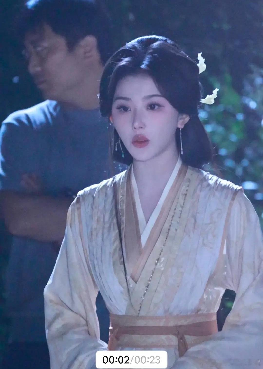 别再整容了，孔雪儿成车座子脸了[捂脸哭]​​​