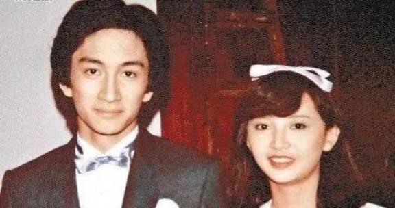 1991年，吴启华在拍摄《玉蒲团》时，工作人员冲他大喊：“启华，大力些去抓叶子楣