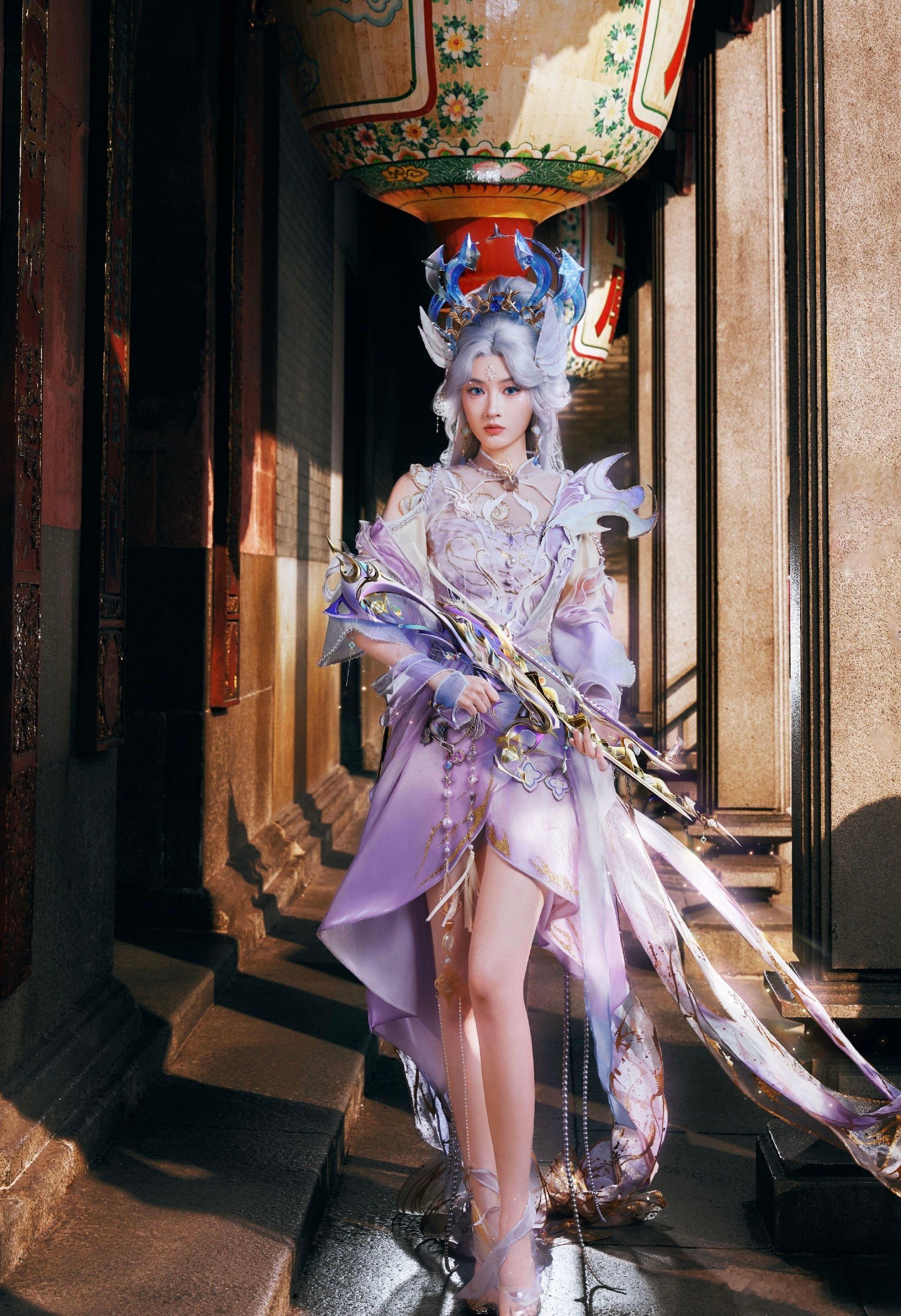 王姐的灵驹仙姬是懂混搭的！纱质裙摆和皮质束腰的组合，既温柔又霸气，这种反差感太戳