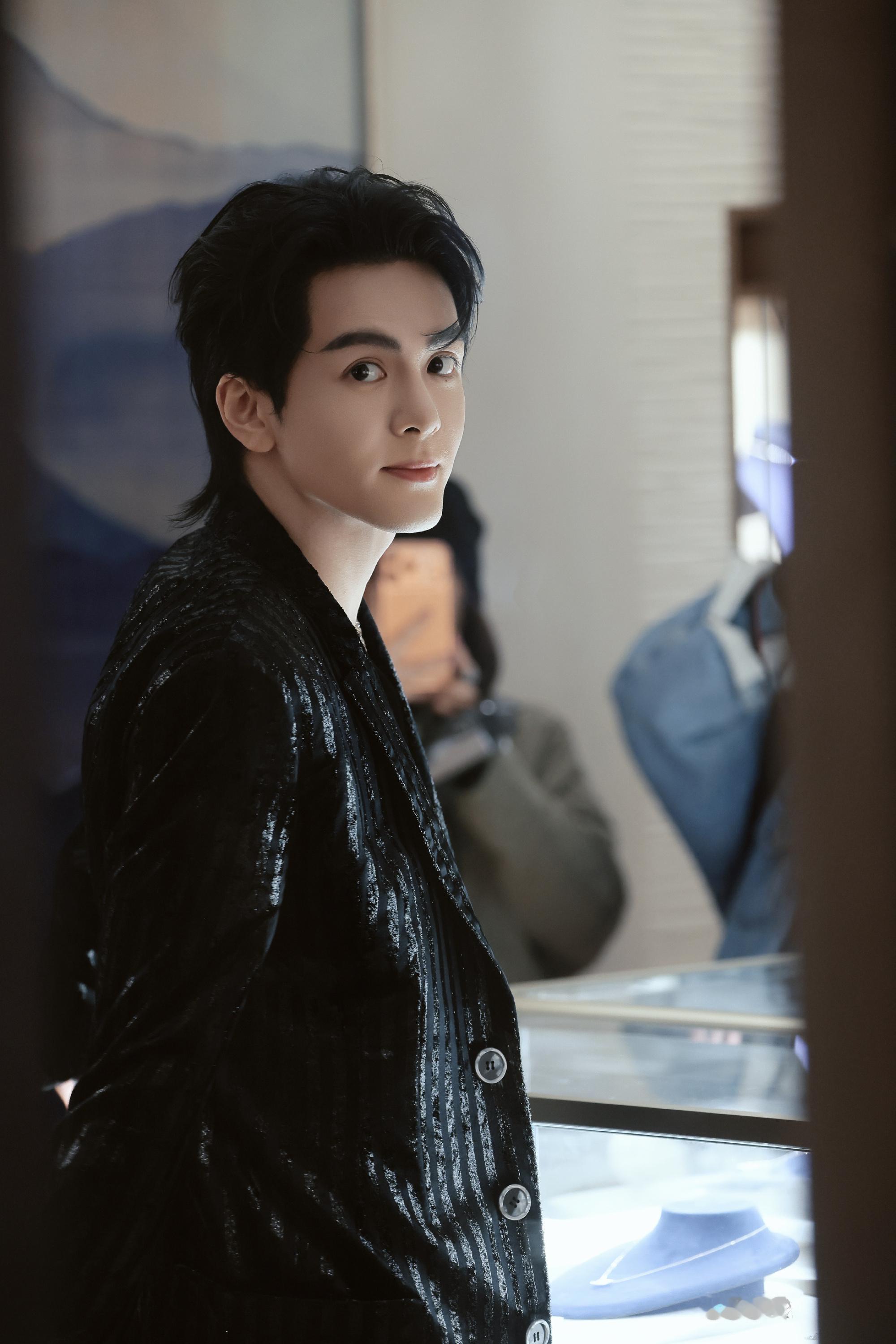 展柜前social的曾舜晞，小说男主有脸了展柜前social的曾舜晞