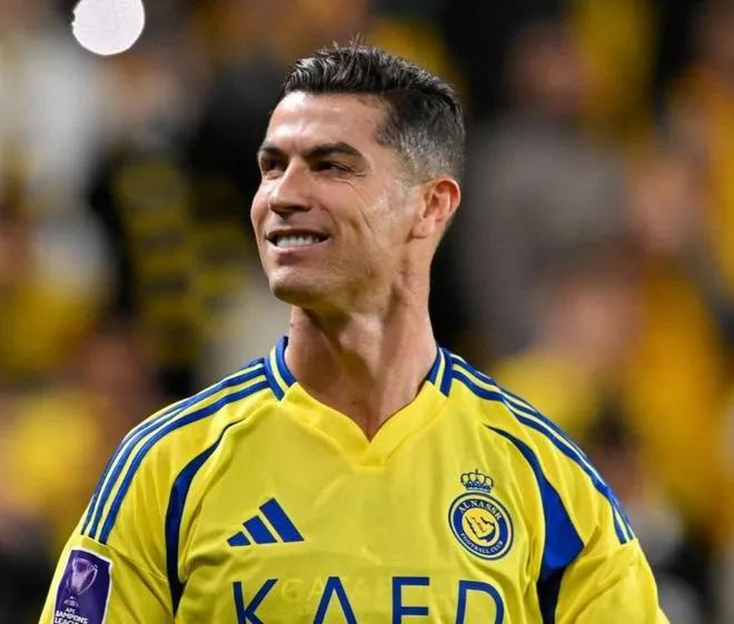 C罗如何才能证明自己不是体系球员？1、加入一支弱队，带领球队夺冠或取得好成绩