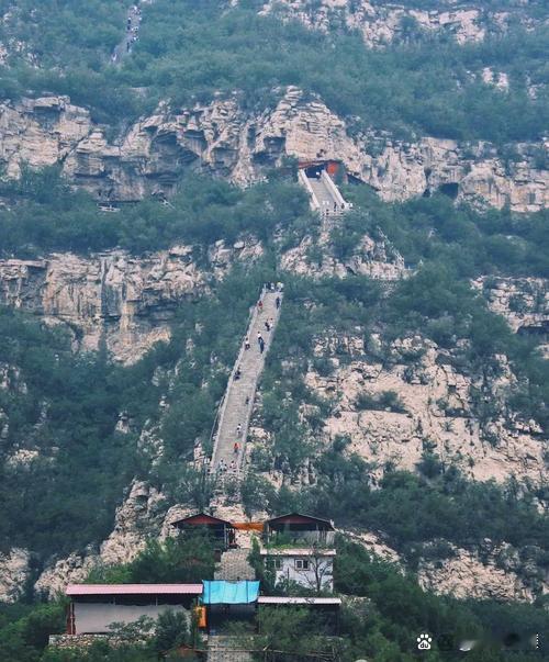 石家庄周边旅游景点——抱犊寨！山名虽土，却藏选址智慧——山顶平台虽小，可俯瞰