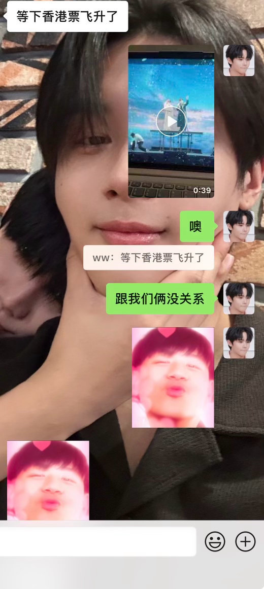 两个人跟神经病一样​​​