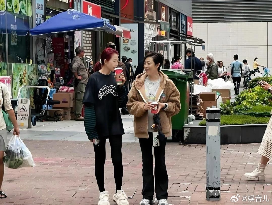 香港的路人都不追星吗？竟然没人要签名