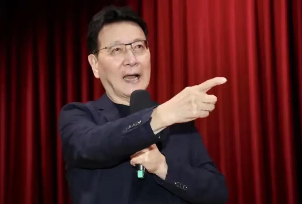 赵少康：卢秀燕又老，又没有什么本事！赵少康这话要是真说了，那就是自己人撕自己
