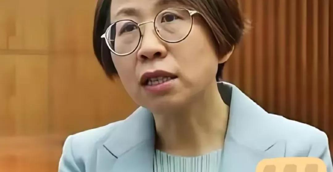 沈逸这招实在太损，也实在太狠。刚才还指点江山、激扬文字的教授，面对这突如其来可