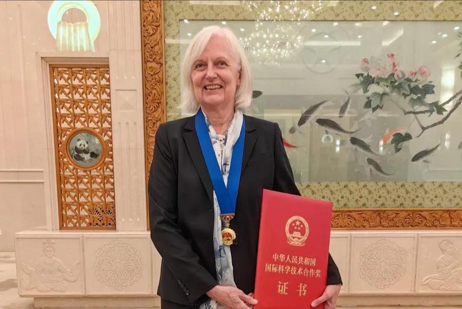 没想到中国光刻胶研发的“大佬”级别的人物竟然是她！许多人未曾料到，在中国光刻