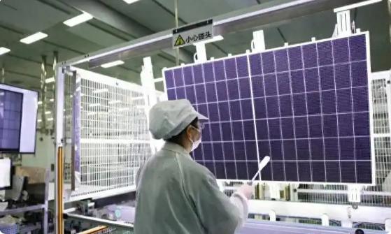 欧盟这波贸易保护的操作，连最基本的遮羞布都懒得盖了。2026年5月，欧盟正式敲定