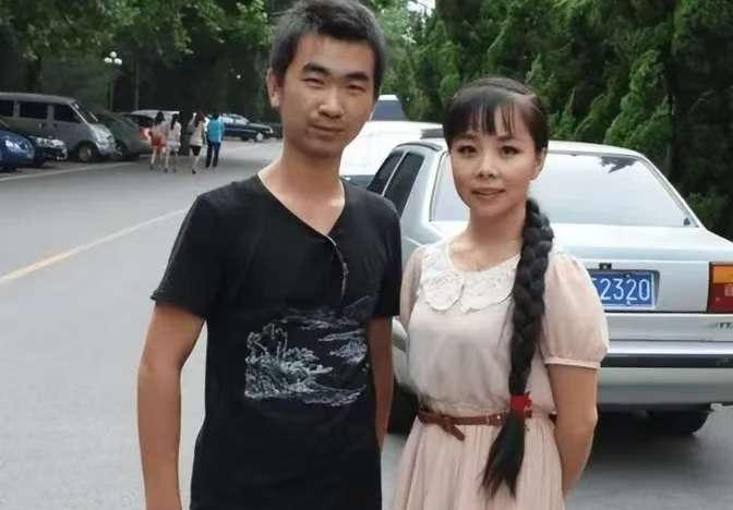 2007年，王二妮出名后，男友李飞对她说“二妮，分手吧，咱俩不是同一世界的人了。