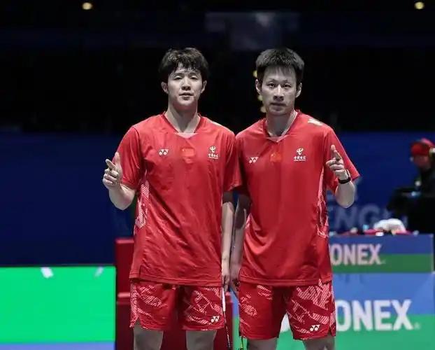 任何组合鏖战三局晋级男双四强！3月13日，瑞昌超级100羽毛球公开赛，何济霆/