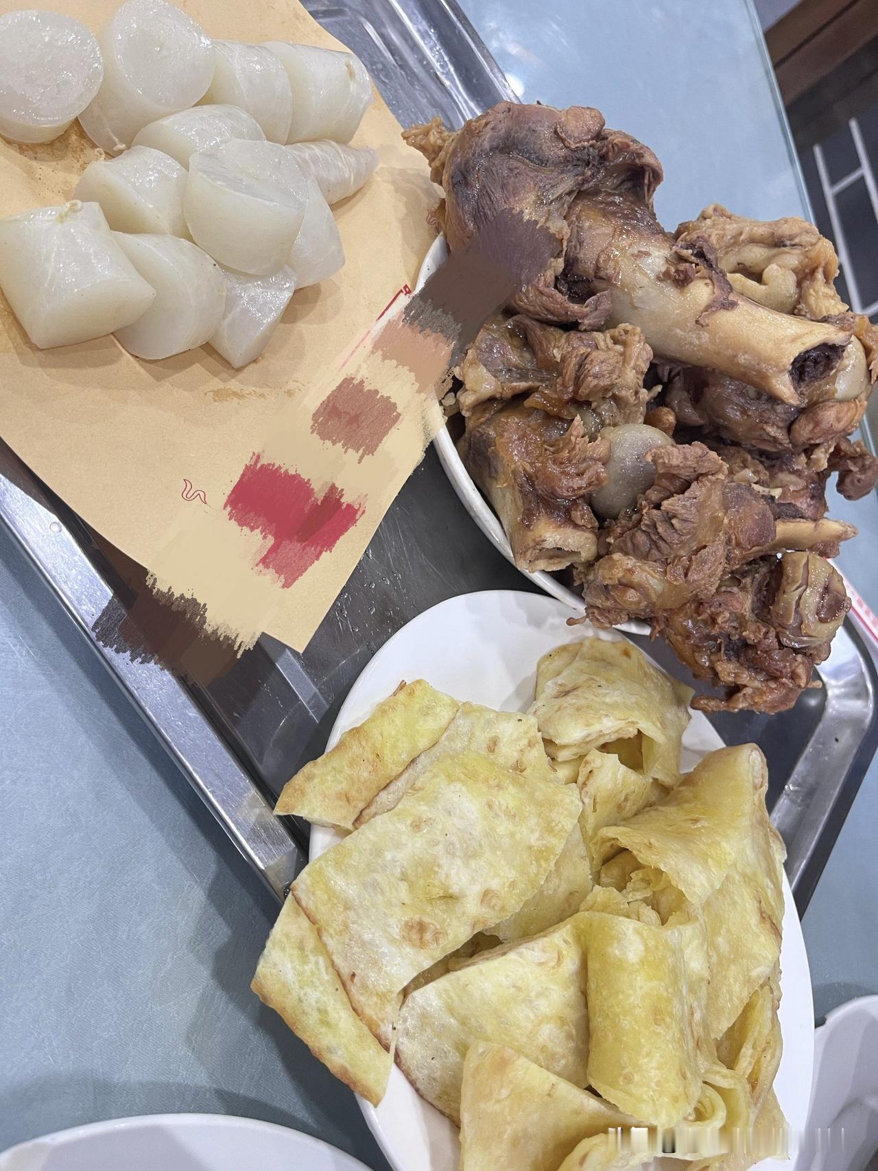 同事戴了一个24小时动态血糖检测仪，三分钟检测一次。戴了几天他发现:知道吃
