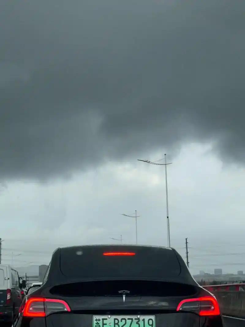 日吉时良，天地开张。立地焚香，告祭穹苍。烟香上升，直达天庭。先灵垂鉴，来格