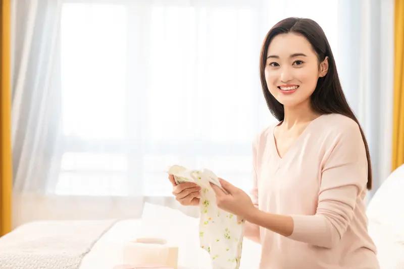 看家庭条件吧，如果有人帮忙可以不用，毕竟产妇需要足够休息才能恢复好身体，孩子好带
