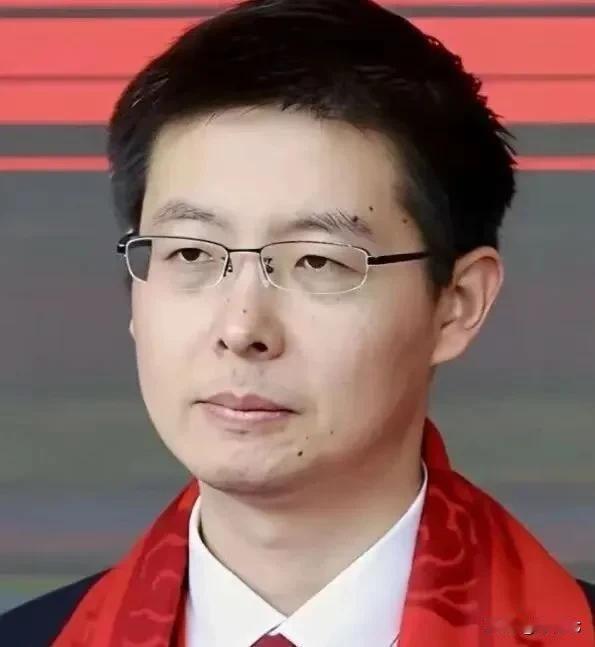 90后首富敲钟上市🔥，市值冲到4449亿，王兴兴为什么全程笑不出来⁉️90后