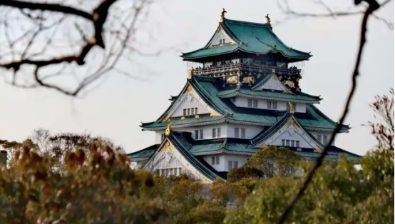 如果没有美国，日本会不会成为超级大国？当年的它，离那道门槛只差一步。可美国偏偏在这时出手，而且不是打