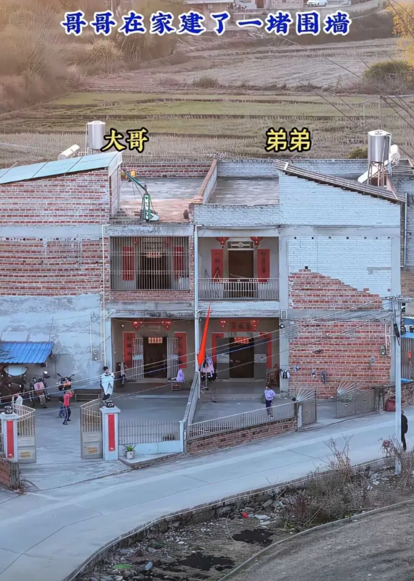 两兄弟闹成这样，也不怕村里人笑话吗？