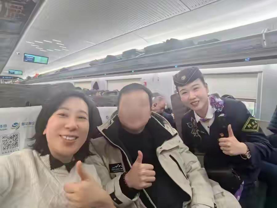 2026年1月8日，一列从北京开往上海的G15次高速列车上，发生了一起令人动容的