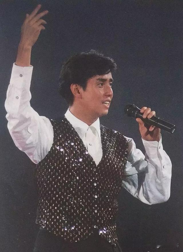 都说是因为谭咏麟和张国荣退出了乐坛的奖项，四大天王刘德华黎明张学友郭富城才能得以