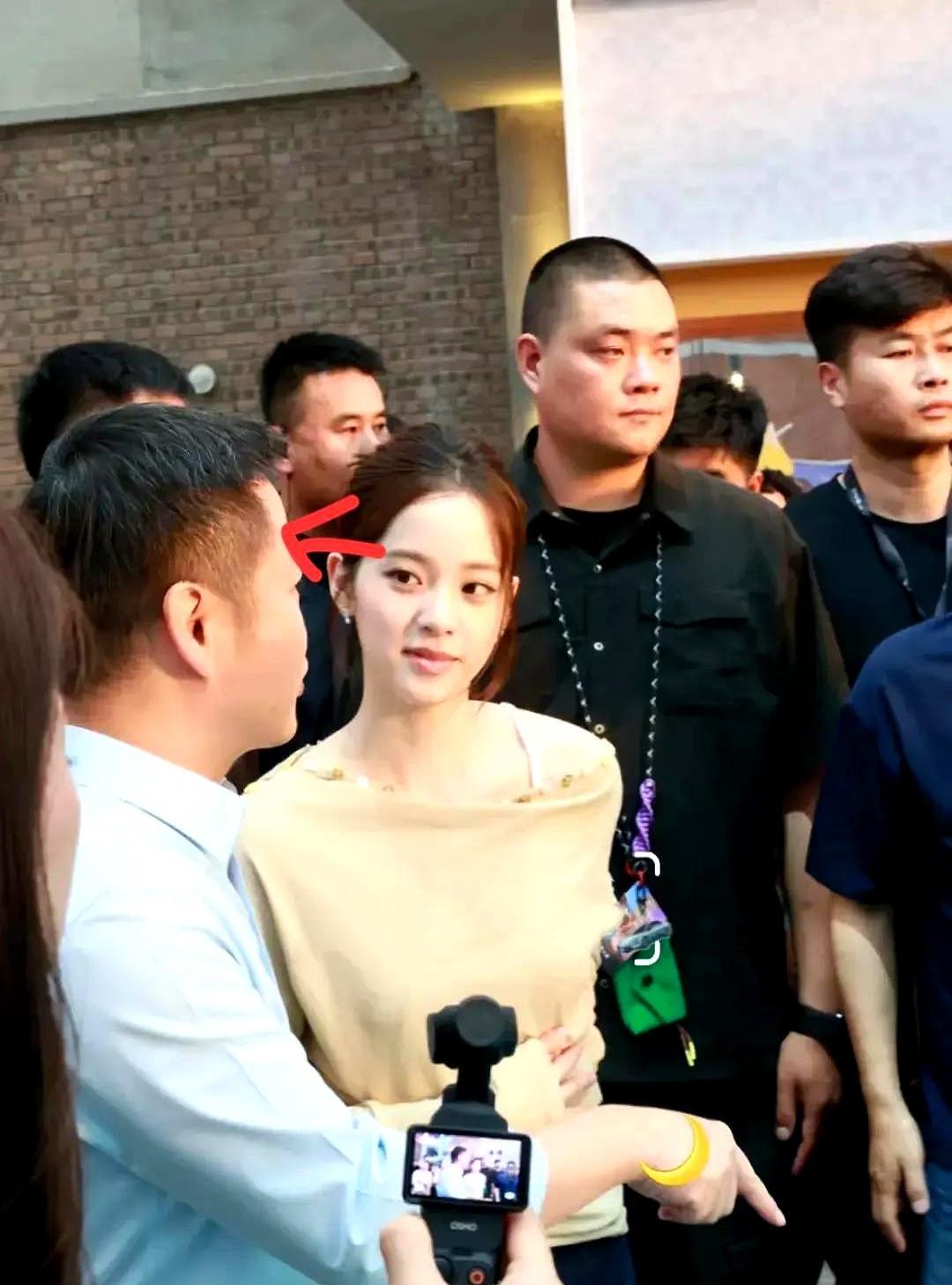 我估计何小鹏的老婆，今天晚上应该是睡不好觉了，小鹏之前从来没请过女代言人，这