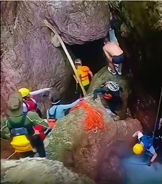 福建仙游刺刀峡谷，那5个人再也回不了家！不是景区，入口立着警示牌，劝游客止步。雨